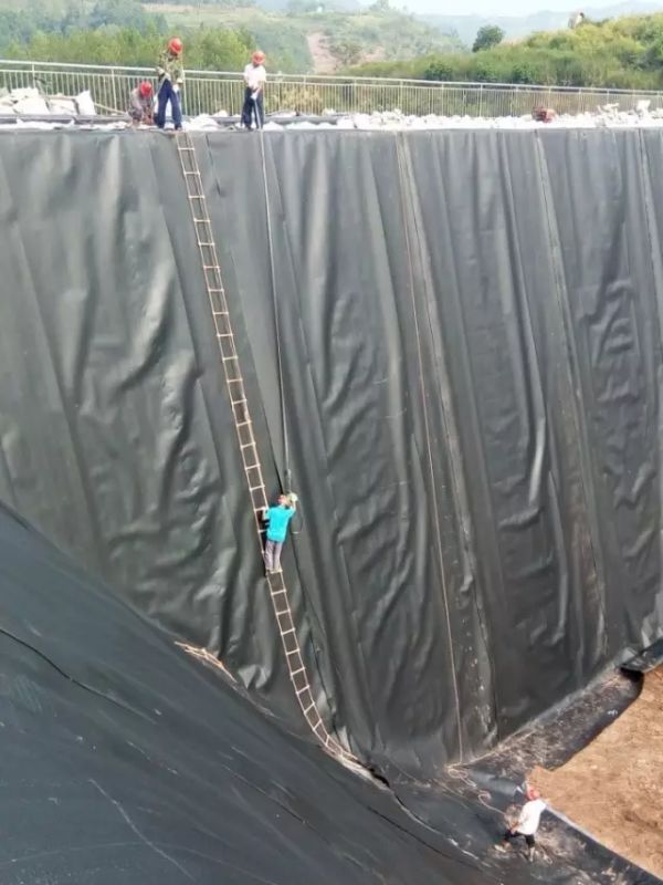 垃圾場(chǎng)調(diào)節(jié)池施工